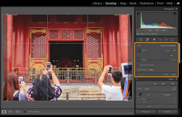 Ferramenta Recortar e Endireitar com zoom durante o recorte no Lightroom Classic